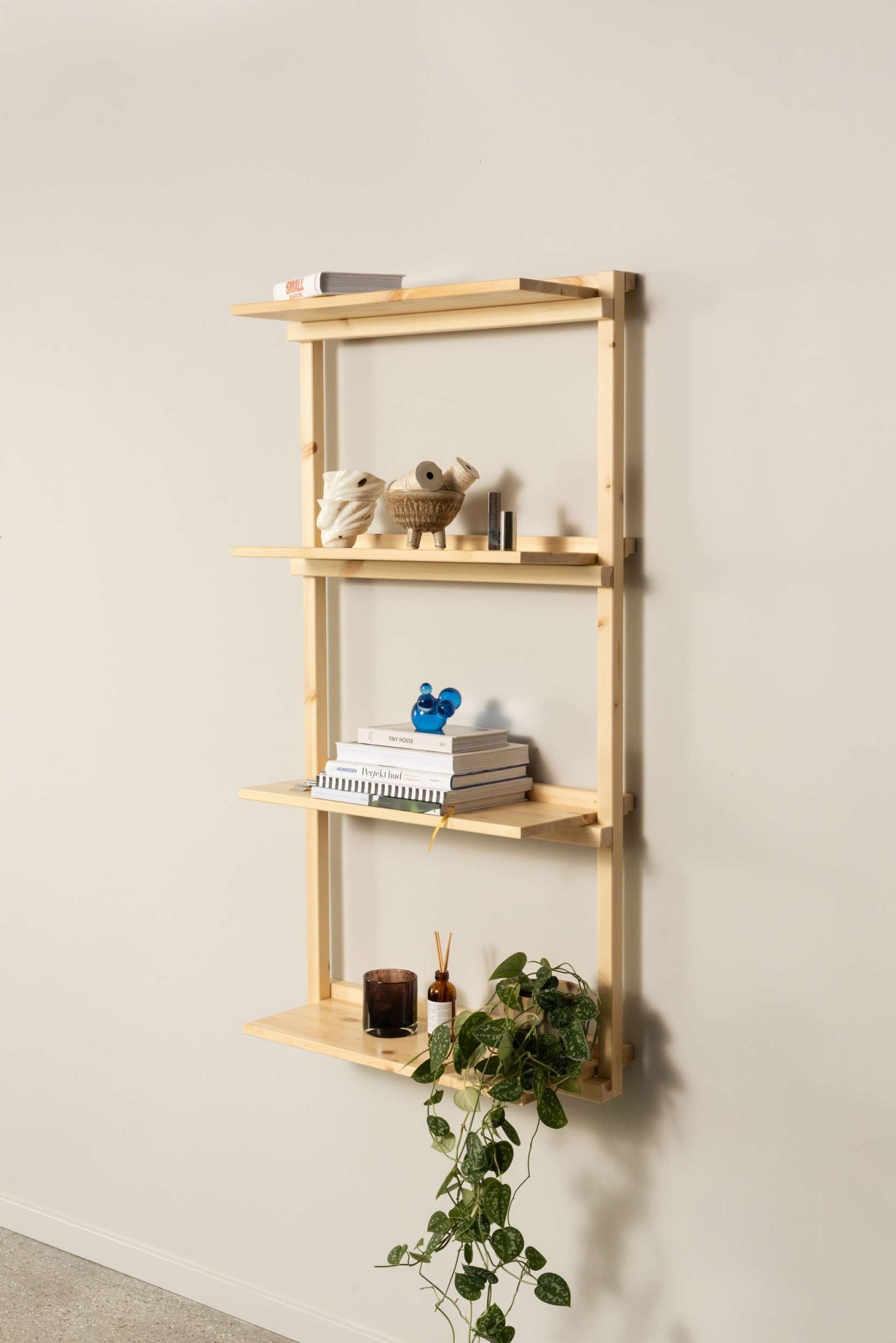 Karup Design Wandregal »Groove Shelving Narrow, Wandregal, Aufbewahrung, Deko, Platzsparend«, (B/H/T ca: 66x25,5x127cm), inkl. 4 Abnehmbare Regalböden aus FSC®-zertifiziertem Massivholz