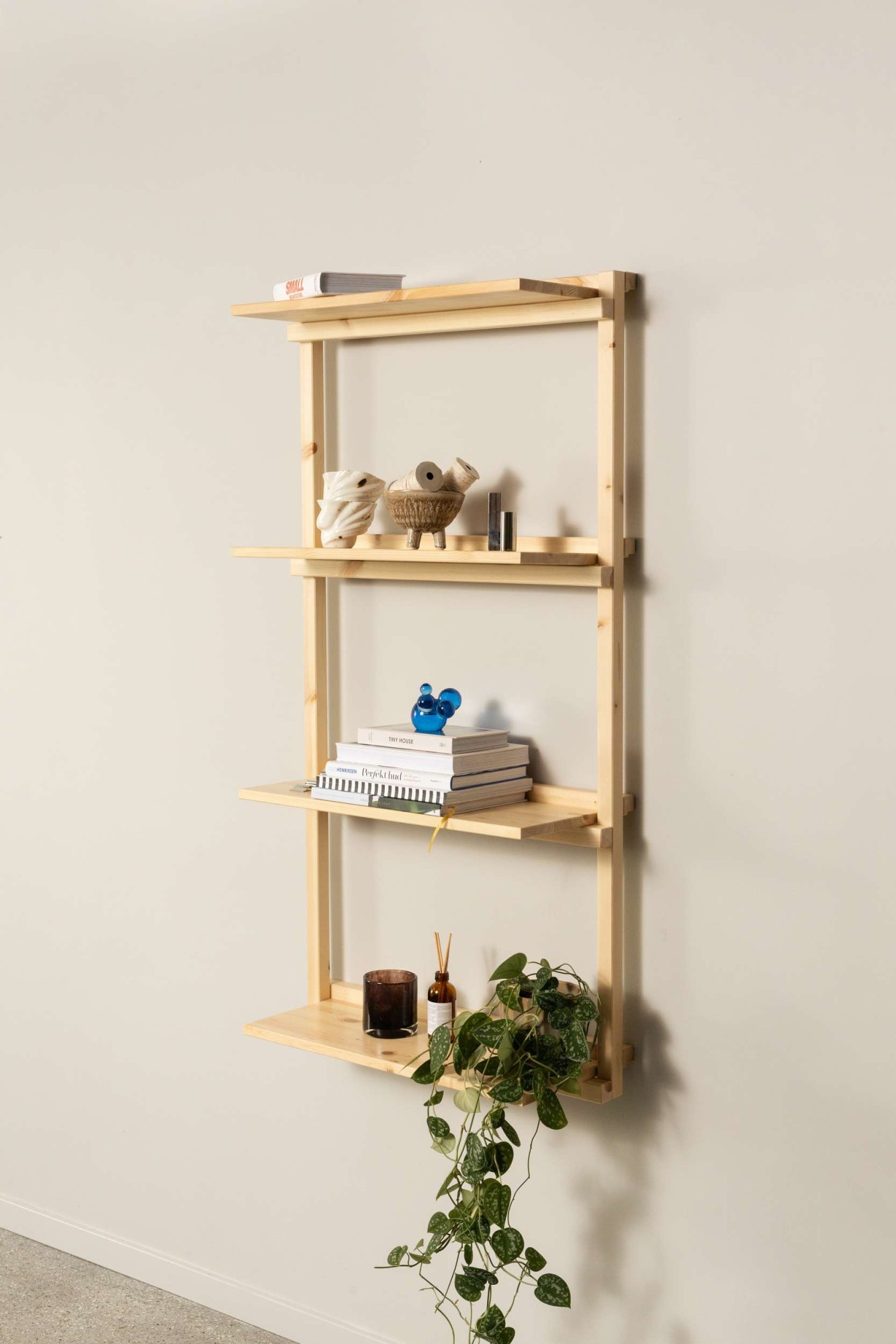 Karup Design Wandregal »Groove Shelving Narrow, Wandregal, Aufbewahrung, Deko, Platzsparend«, (B/H/T ca: 66x25,5x127cm), inkl. 4 Abnehmbare Regalböden aus FSC®-zertifiziertem Massivholz