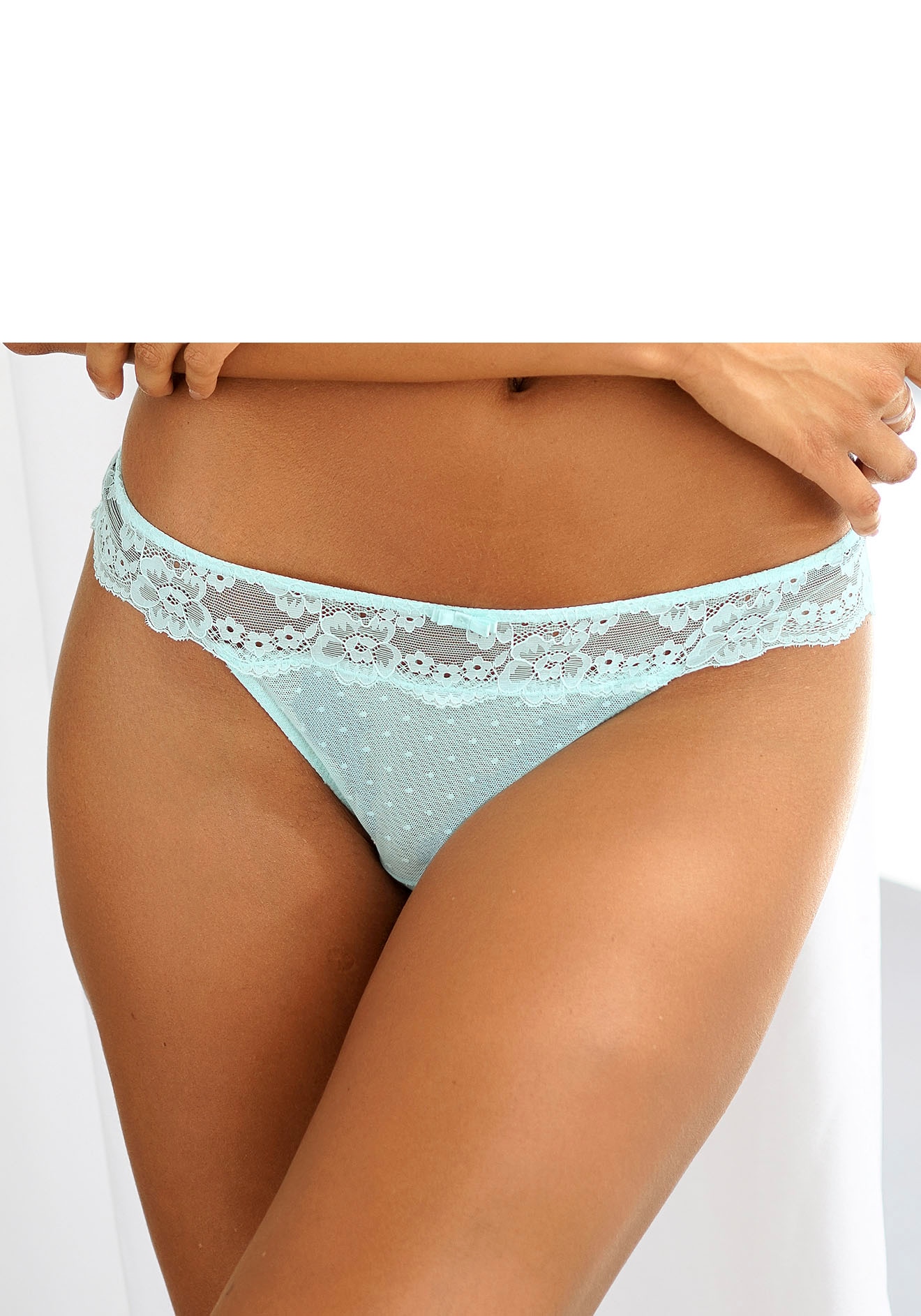Vivance String »Noemi«, mit floralem Spitzenbund